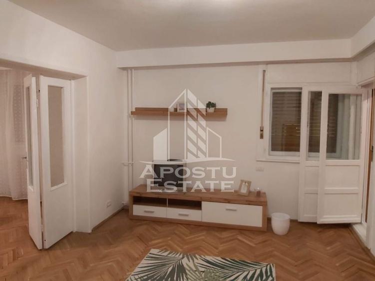 Apartament cu 3 camere decomandat în Take Ionescu