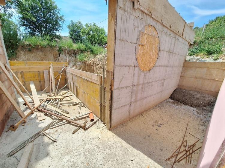 Casă individuală cu 5 camere cu Canalizare în Feleacu