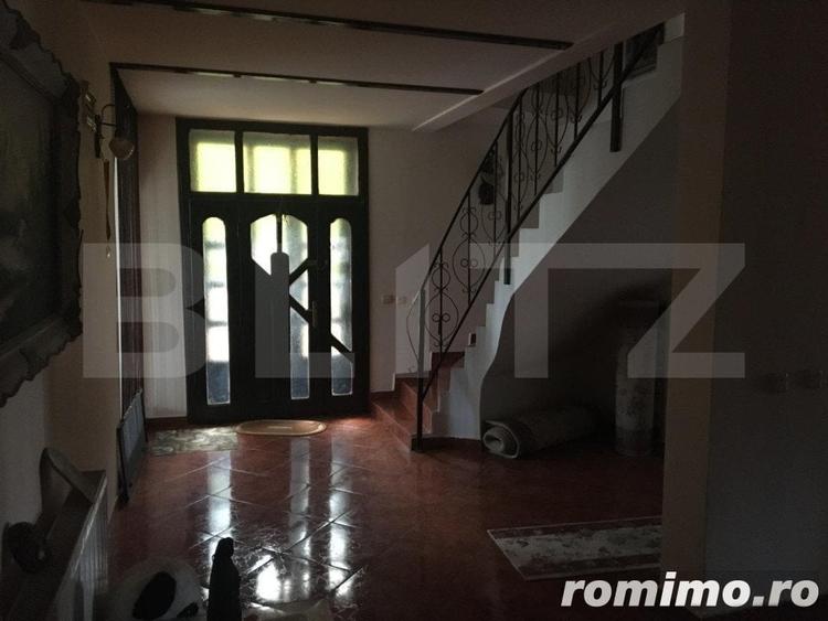 Casă cu 11 camere cu Teren 1700 Mp în Central