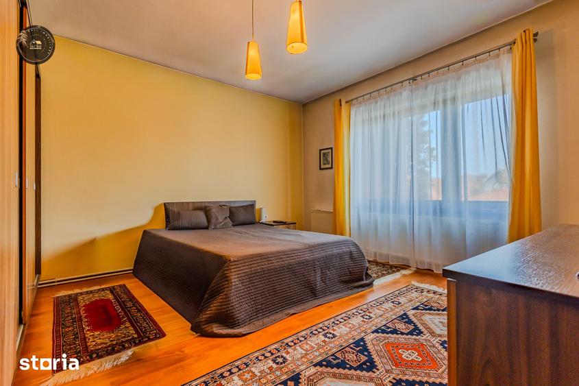 Casă cu 10 camere cu Teren 1500 Mp în Aurel Vlaicu