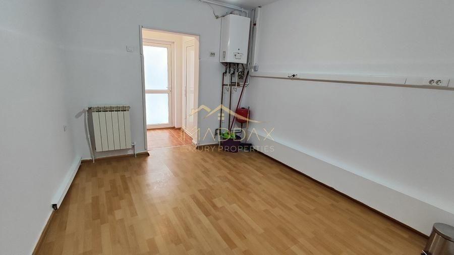 Casă individuală cu 6 camere cu Canalizare în Decebal