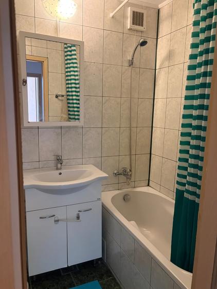 Apartament cu 3 camere semidecomandat, mobilat în Drumul Taberei