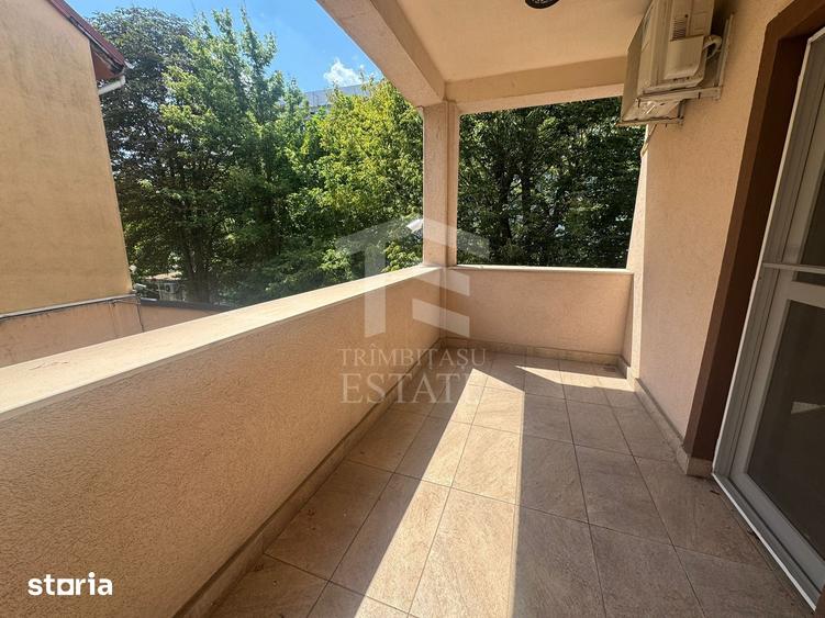 Casă cu 8 camere cu Teren 387 Mp în Central