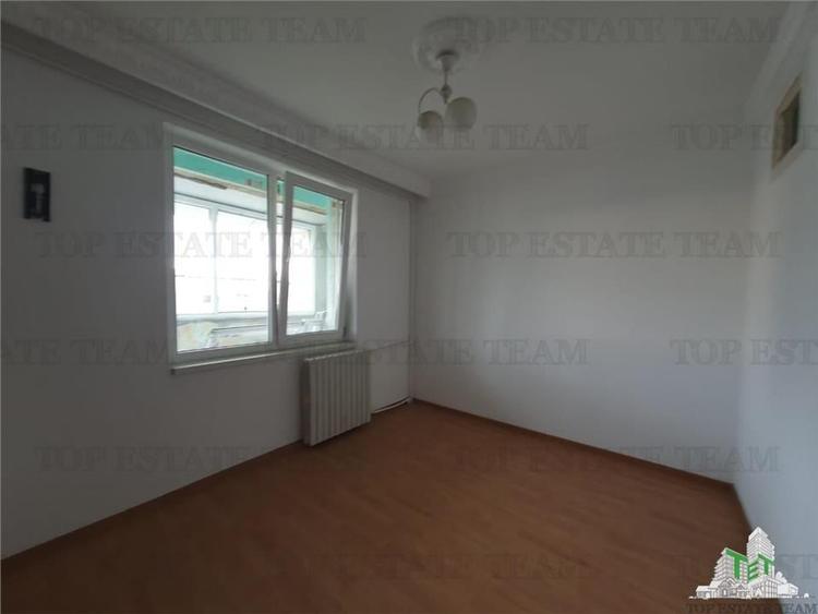 Apartament cu 5 camere decomandat, mobilat în Sud
