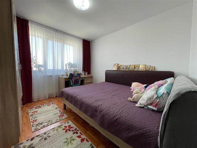 Apartament cu 3 camere decomandat, mobilat în Central