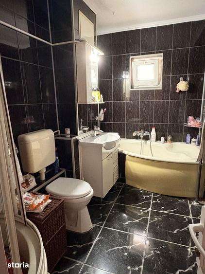 Apartament cu 3 camere decomandat în 9 Mai