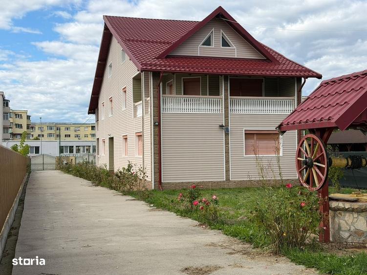 Casă cu 4 camere cu Teren 1676 Mp în Central