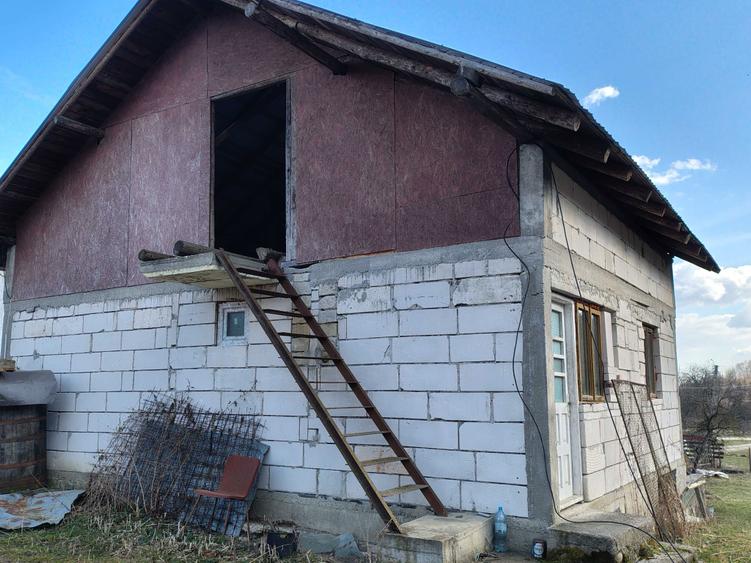 Casă cu 4 camere în Galeșu