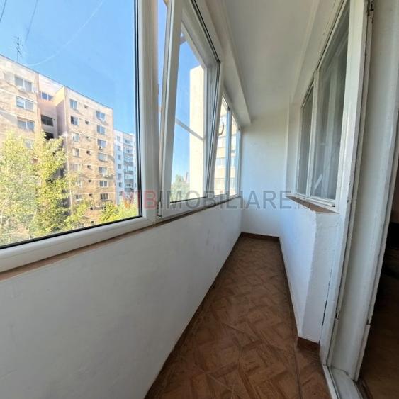 Apartament cu 3 camere semidecomandat în Drumul Taberei