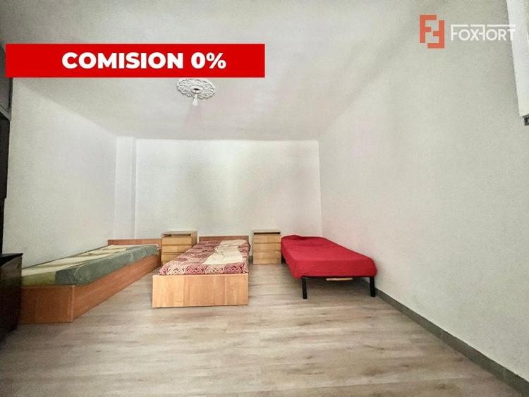 Casă individuală cu 6 camere cu Canalizare în Lipovei