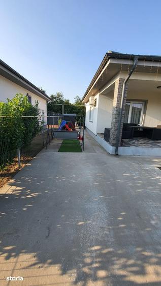 Casă cu 3 camere cu Teren 400 Mp în Săbăreni