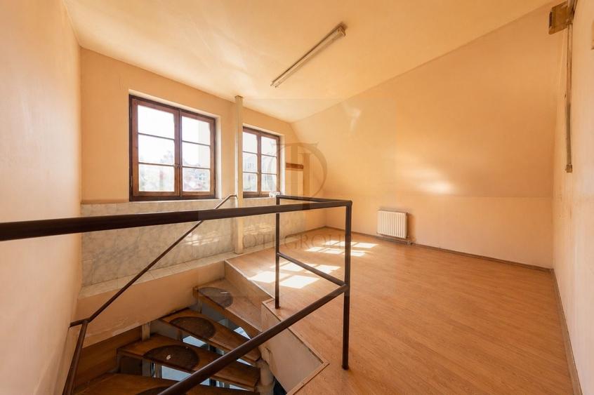 Apartament cu 5 camere în Central