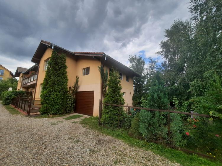 Duplex cu 5 camere cu Canalizare în Gruia