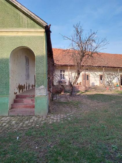 Casă cu Teren 3415 Mp în Pișchia