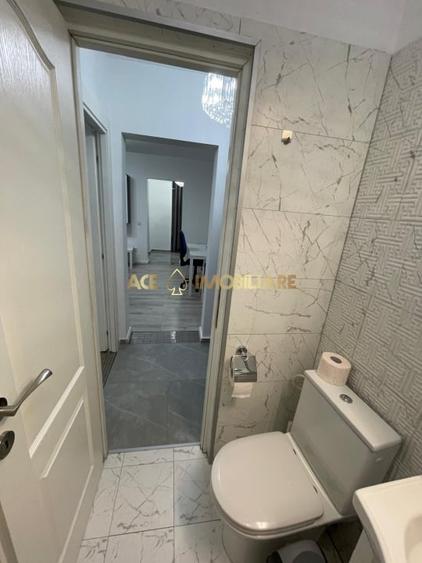 Apartament cu 2 camere decomandat, mobilat în P-ța Victoriei
