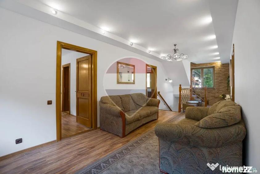 Casă cu 13 camere cu Teren 4780 Mp în Moieciu