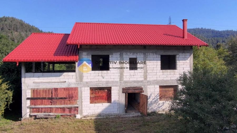 Casă individuală cu 5 camere cu Teren 1688 Mp în Pângărăcior