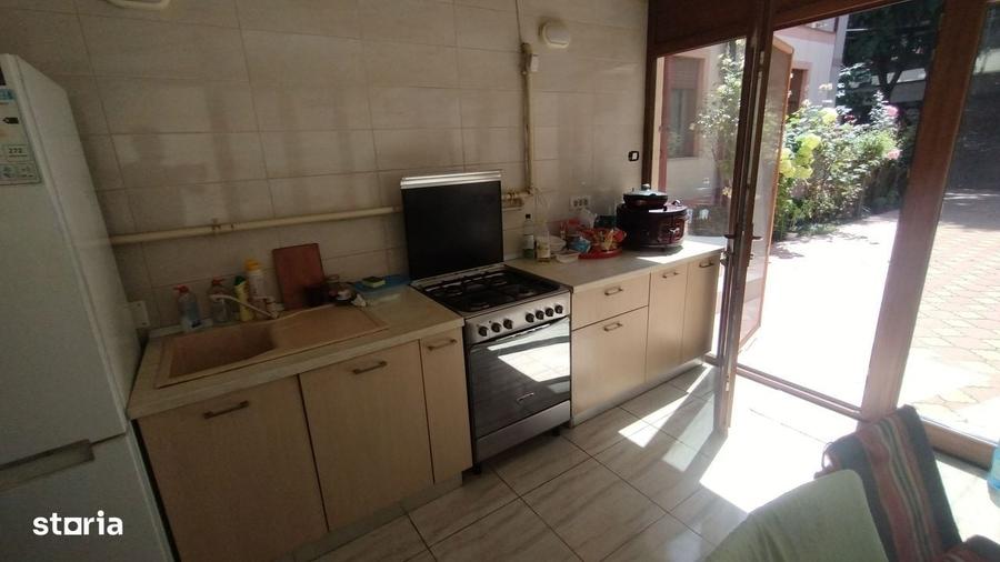 Casă cu 4 camere în Zorile