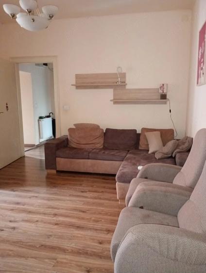 Apartament cu 4 camere semidecomandat în Medicină