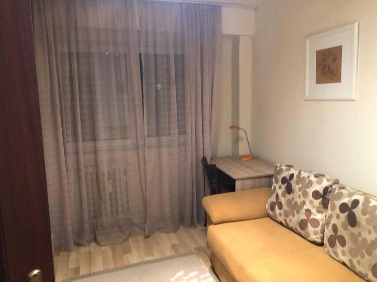 Apartament cu 3 camere decomandat în Casa de Cultură