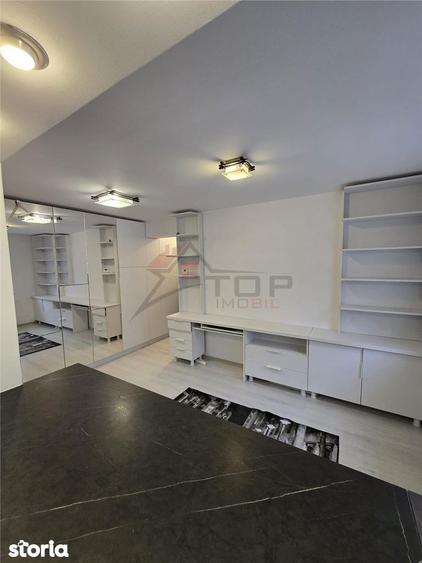 Apartament cu 3 camere semidecomandat în Podu Roș