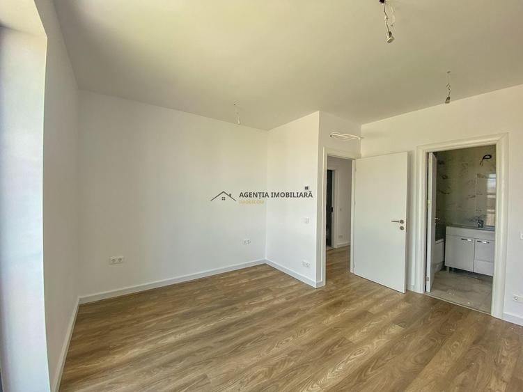 Duplex cu 4 camere cu Canalizare în Tunari