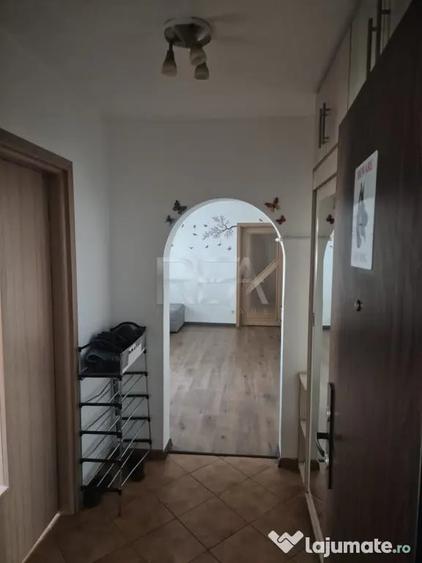Apartament cu 3 camere semidecomandat în Colentina