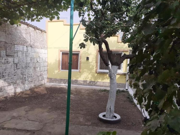 Casă cu 2 camere cu Canalizare în Central