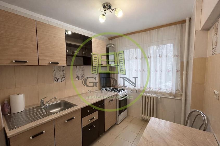 Apartament cu 2 camere semidecomandat, mobilat în Pajura