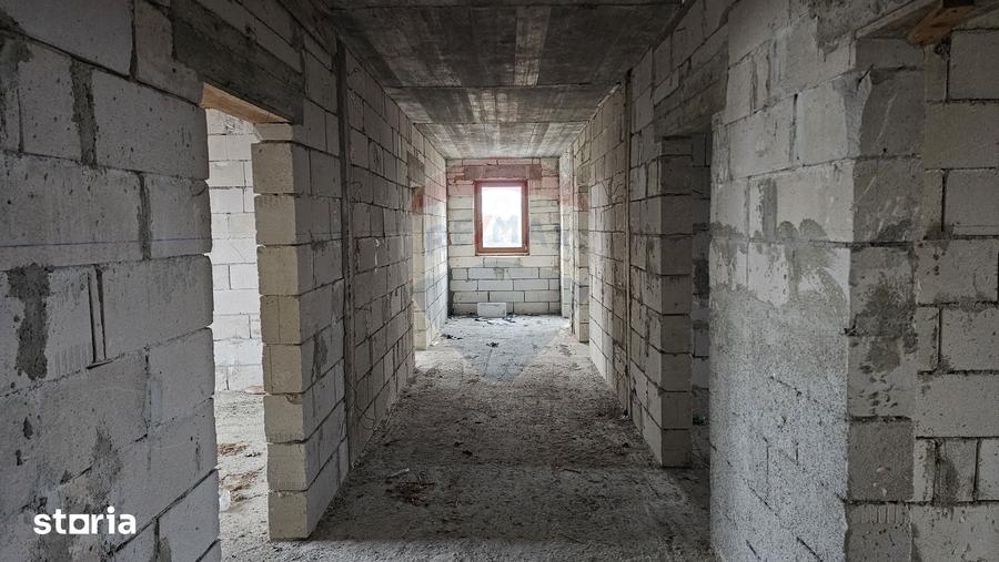 Casă cu Teren 2869 Mp în Siminicea