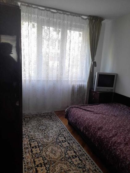 Apartament cu 3 camere semidecomandat în Drumul Taberei