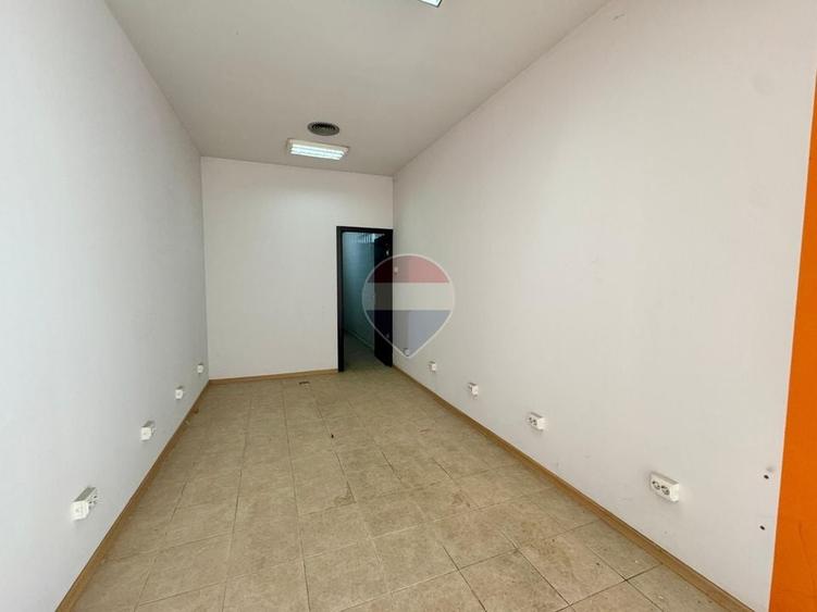 Spațiu comercial, de 164.19999694824 mp, în Banu Manta