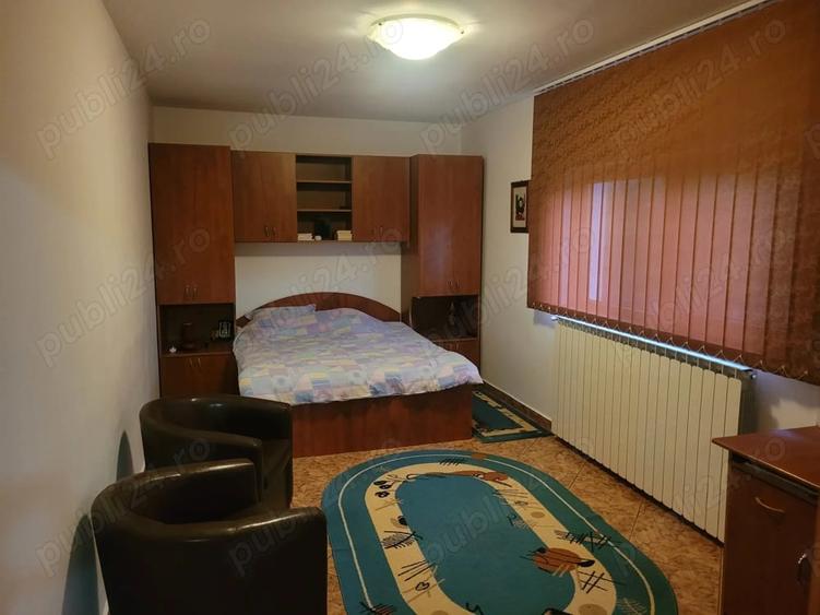 Casă cu 6 camere cu Teren 1300 Mp în Central