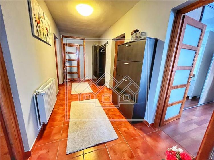 Apartament cu 3 camere decomandat în Șelimbăr