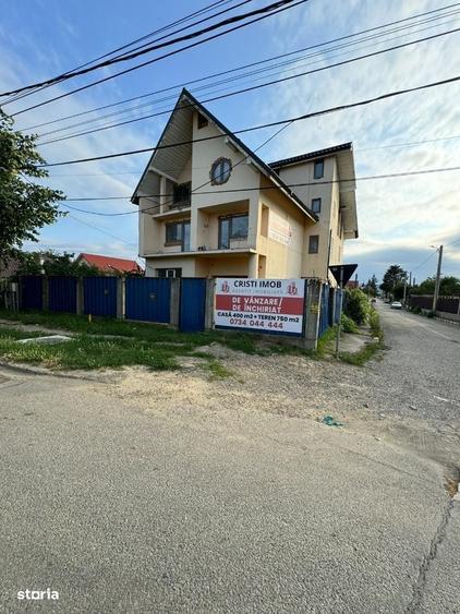 Casă cu 4 camere în Calea Moldovei