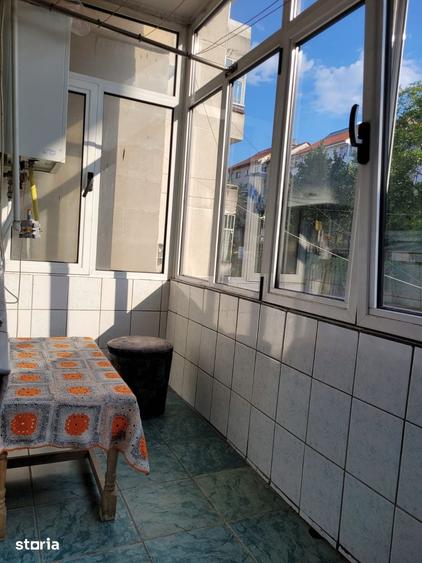 Apartament cu 3 camere decomandat în Exterior Vest