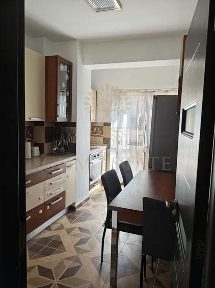 Apartament cu 3 camere decomandat, mobilat în Păcii
