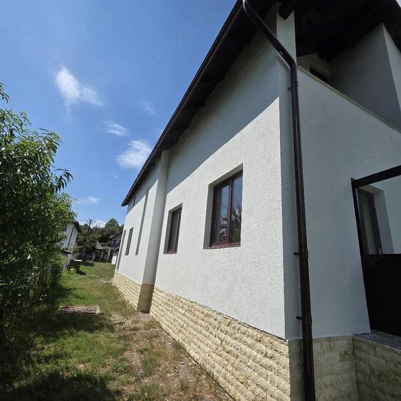 Casă cu Teren 1233 Mp în Valea Borcutului