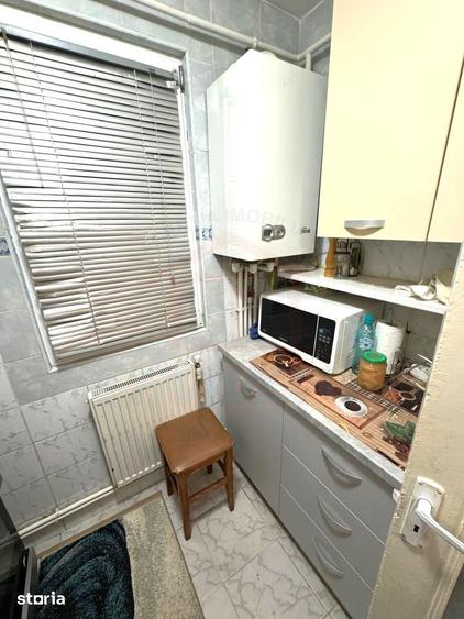 Apartament cu 3 camere semidecomandat, mobilat în Micro 38