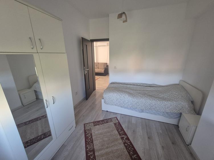 Apartament cu 3 camere semidecomandat în Central