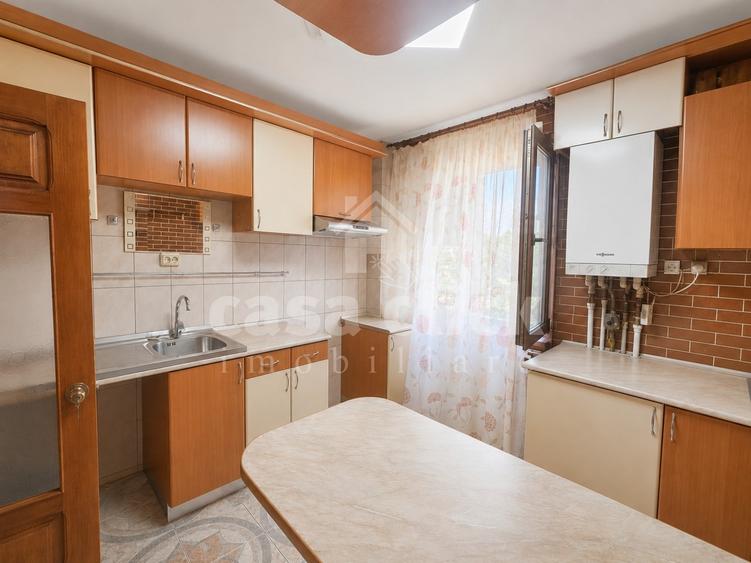 Apartament cu 4 camere decomandat în Central
