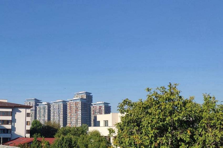 Apartament cu 3 camere semidecomandat, mobilat în Mihai Bravu