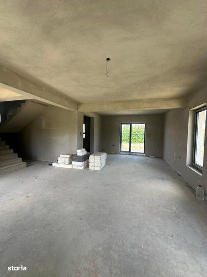 Casă cu 4 camere decomandat în Păulești