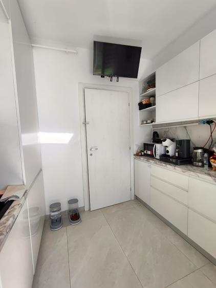 Apartament cu 4 camere decomandat, mobilat în Brâncoveanu