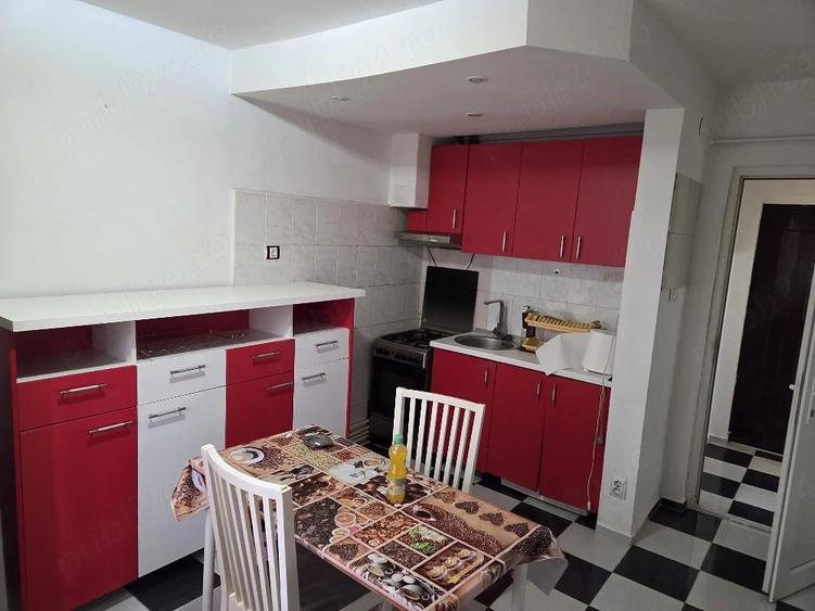 Apartament cu 2 camere decomandat în Teiul Doamnei