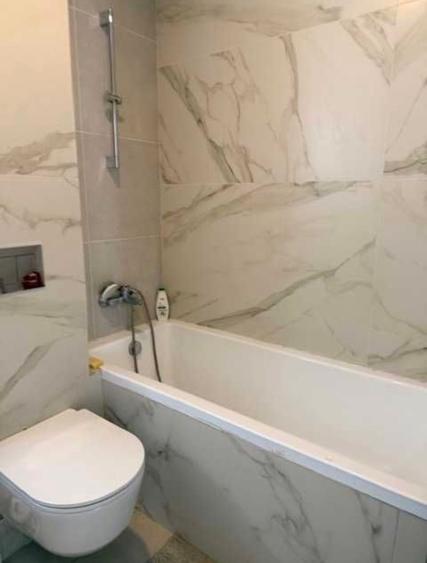 Apartament cu 3 camere semidecomandat în Crângași