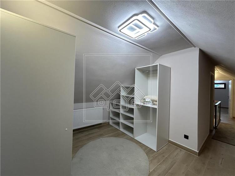 Casă individuală cu 4 camere cu Canalizare în Lupeni