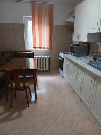inchiriez apartament 3 camere - 5