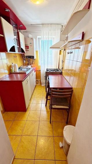 Apartament cu 2 camere decomandat, mobilat în Podul de Piatră