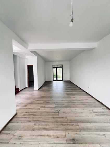 Casă cu 5 camere cu Teren 400 Mp în Central